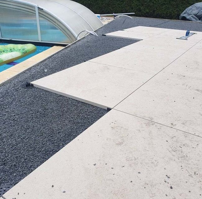 Support pads of fixed height for terrace pavers on the ground