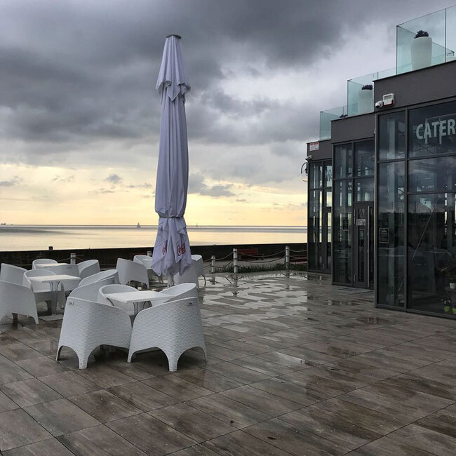 Elevated terrace with pavers as a seaside restaurant garden