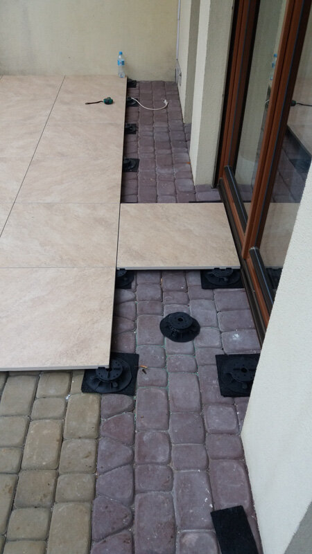 Laying a renovation terrace on old paving stones