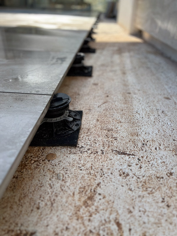 Terrace with adjustable pedestals laid on SBR rubber pads on the terrace