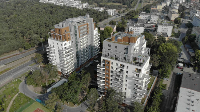 Photo of a multi-family building investment using adjustable terrace pedestals with pavers, balcony view