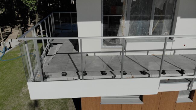 Elevated terraces in a 3 apartment complex