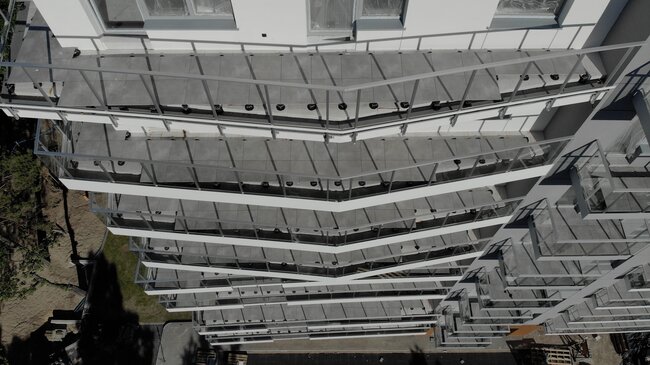 Elevated terraces in a 6-apartment complex