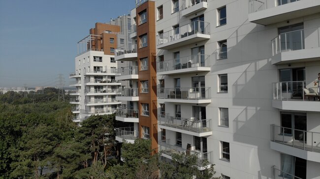 Elevated terraces in an 8-apartment complex