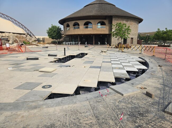 Pedestals under the fountain surface in Dubai Safari Park 3