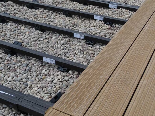 Terrace pedestals raptor covered with gravel in a raised deck terrace system