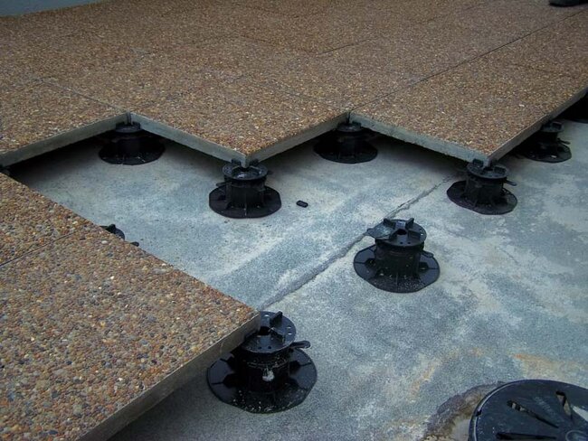 Concrete pavers with chamotte laid on a substructure of adjustable pedestals