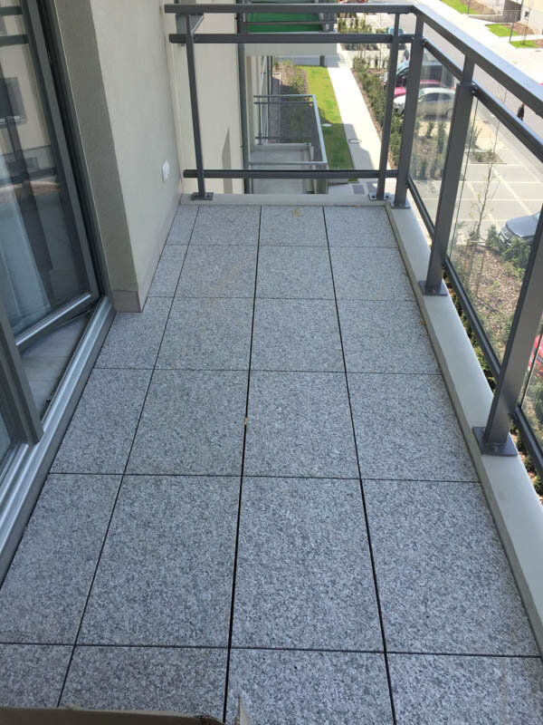 Tiles on the balcony with even gaps for water drainage