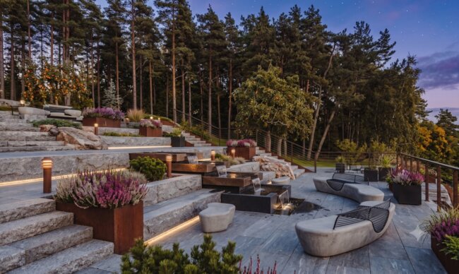 Path made of terrace pavers on the building's patio.