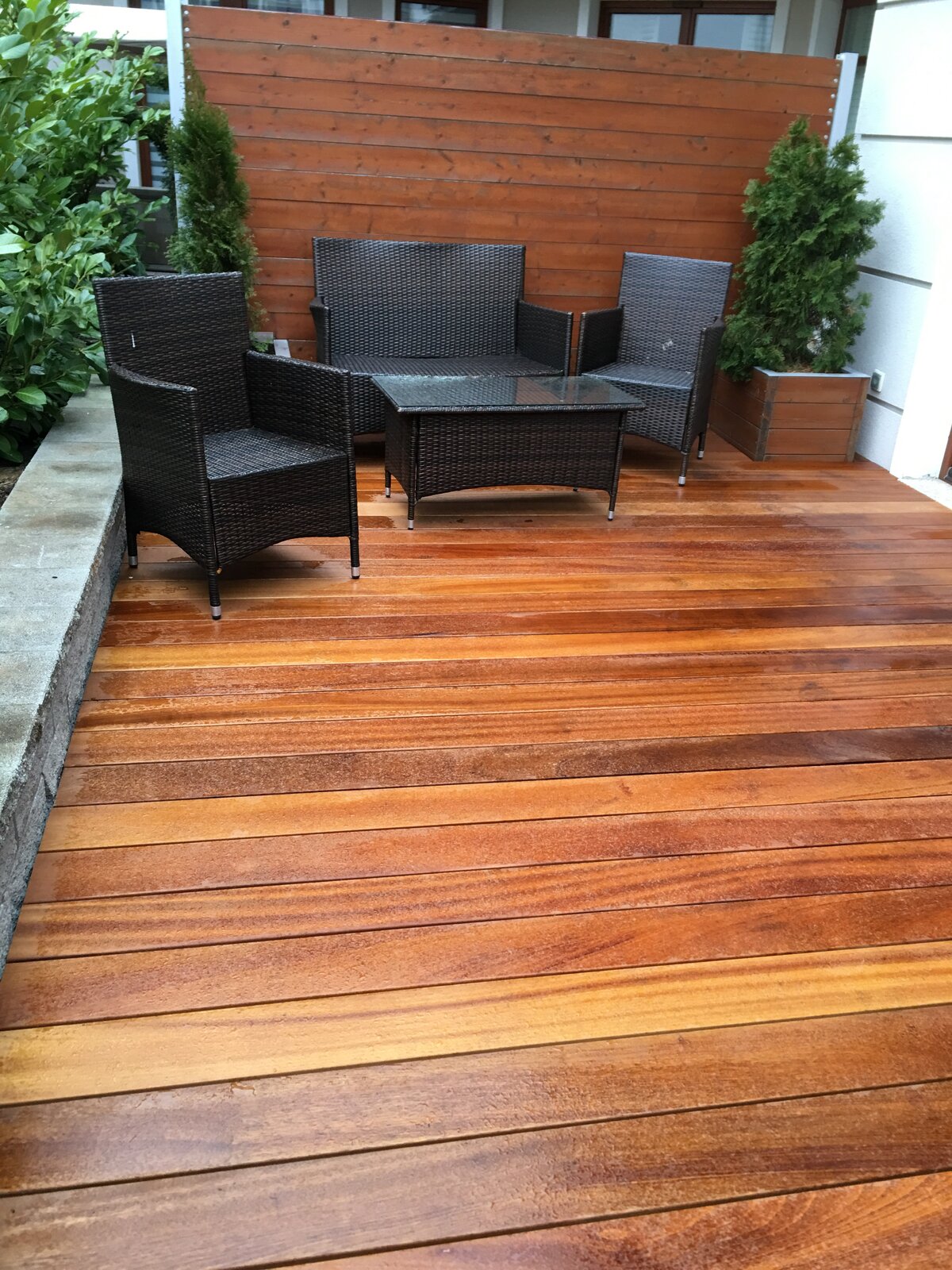 Montaż drewnianego tarasu wentylowanego z rewizją na instalacje .