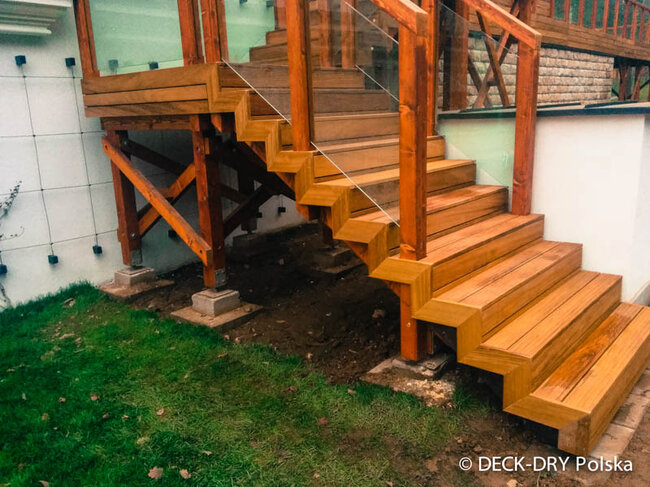 Wooden terrace stairs with glass railing on adjustable pedestals