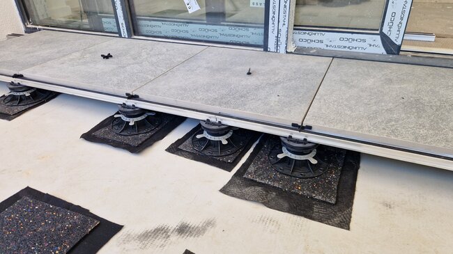 Porcelain tiles on aluminum substructure and terrace pedestals