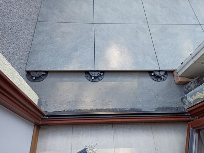 Terrace tiles on floor pedestals
