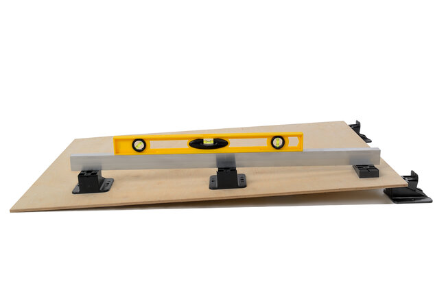 Leveling the terrace joist on adjustable support pads
