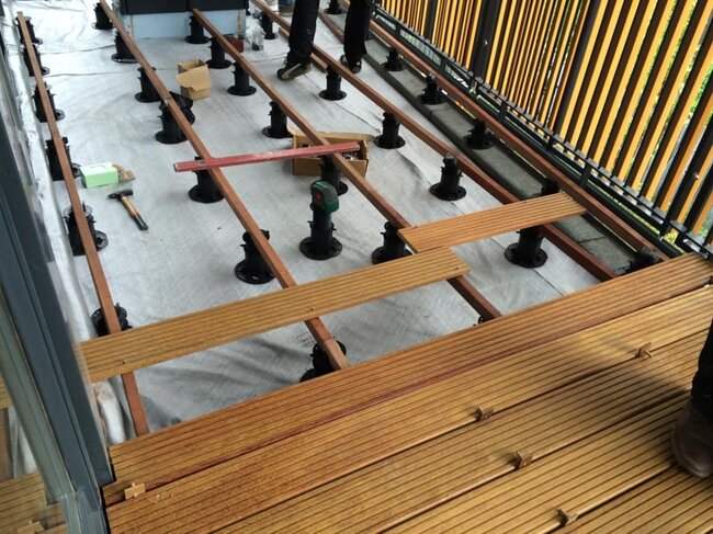 Installation of a raised deck terrace with gres tiles on adjustable pedestals
