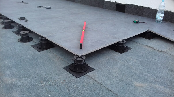 photo of a floating terrace waterproofing protection with SBR pads 1