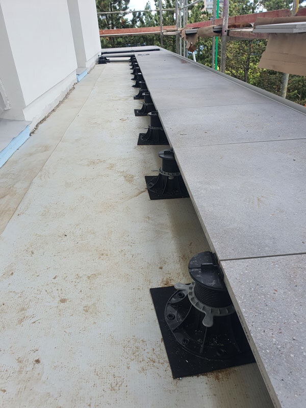 photo of a floating terrace waterproofing protection with SBR pads 2