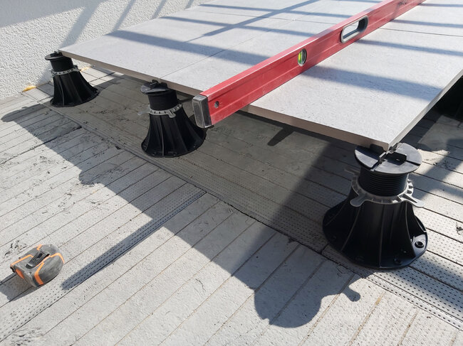 Photo of a concrete paver supported on high-height adjustable pedestals MAX.