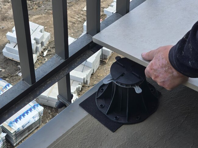 Leveled adjustable pedestal standard on a balcony project with paver