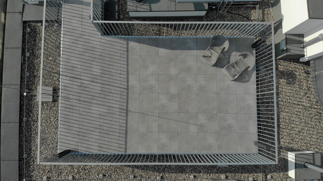 Elevated terrace on roofs with gres pavers
