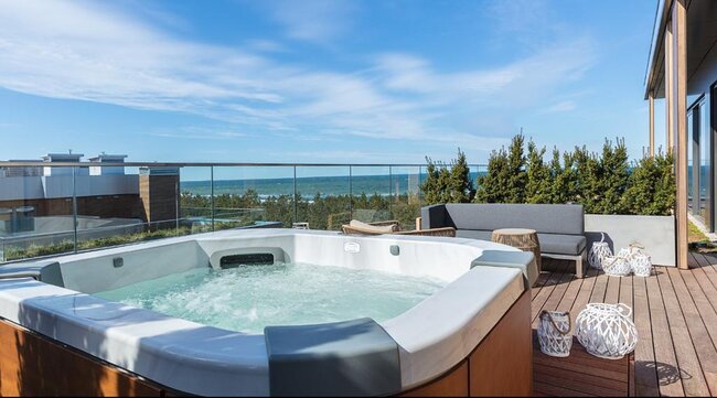 Jacuzzi on a usable roof terrace with a sea view