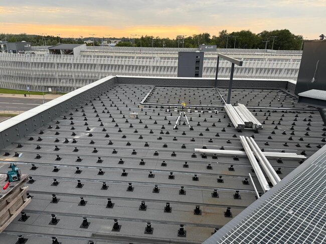 Grid of adjustable pedestals on the roof under the terrace