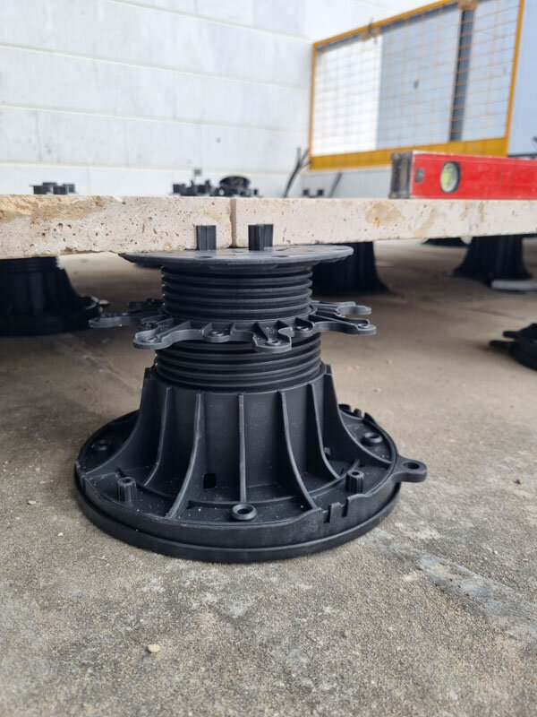 Adjustable terrace pedestal with slope corrector for Max SC pavers
