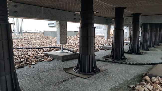 Adjustable terrace pedestals with SBR rubber under the raised floor structure