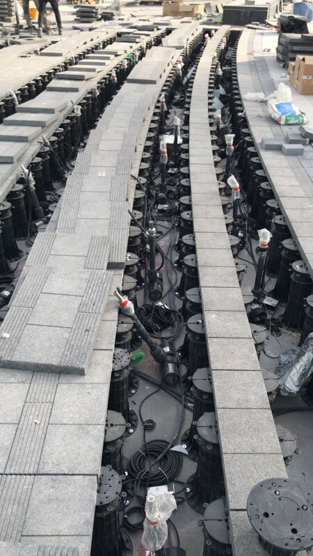 Grates with load held by terrace pedestals