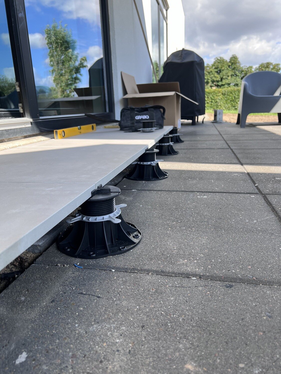 Leveling terrace pavers on adjustable pedestals