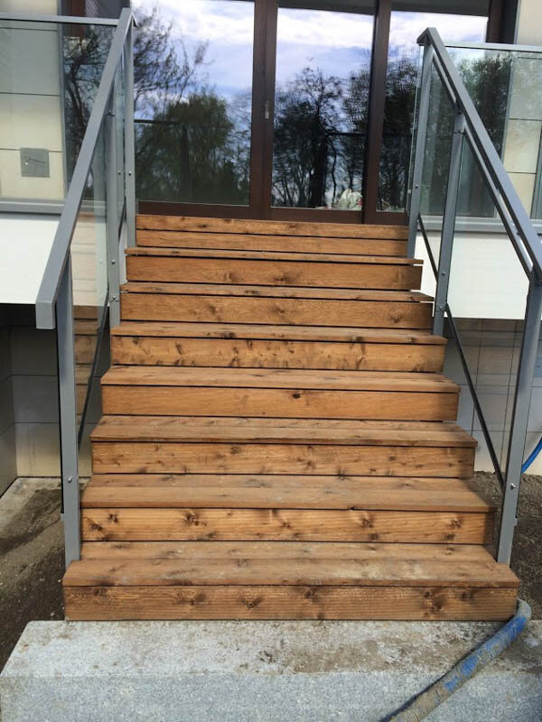 `Terrace stairs finished with wooden board`